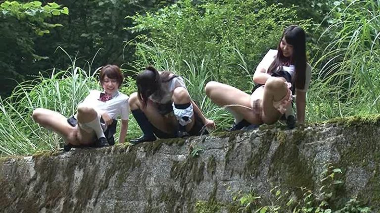 女子の野外放尿（野ション）が抜けるエロ動画特集