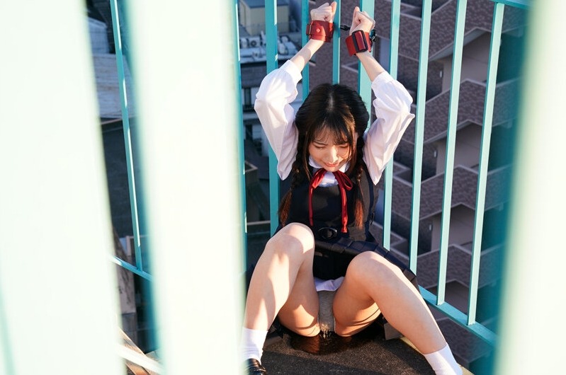 拘束されたロリ娘