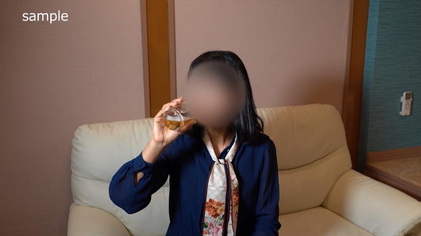 コップでゴクゴク